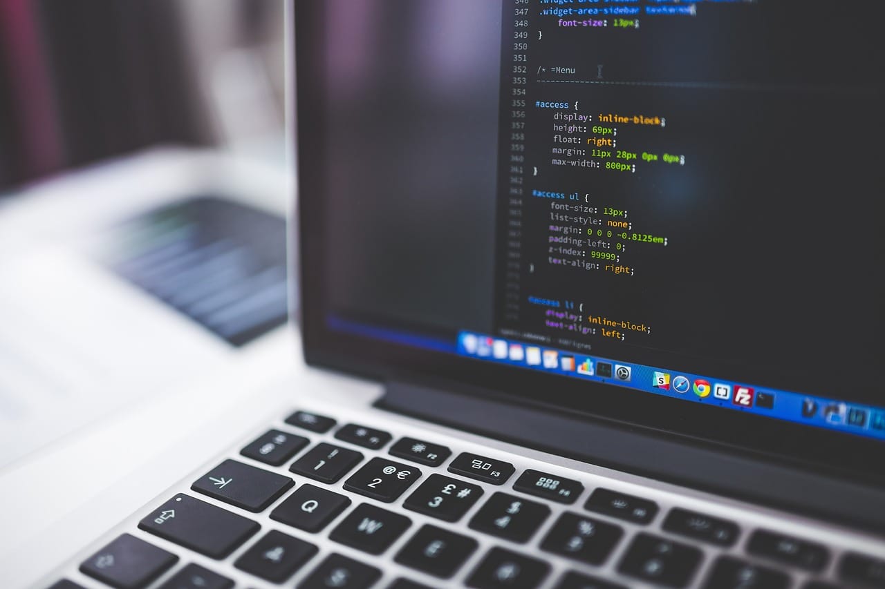 Jak zainstalować i skonfigurować OpenMediaVault coding-1853305_1280