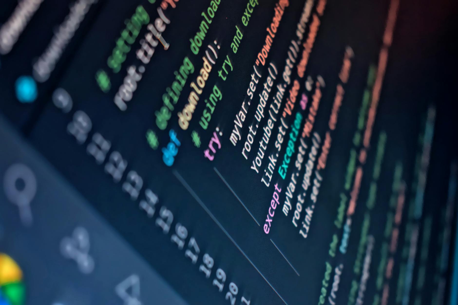 Kolorowy kod w edytorze podczas analizy bezpieczeństwa wtyczek open source